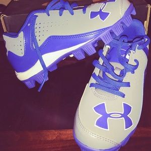 Baseball cleats